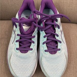 Saucony Women's Omni X Athletic Shoes